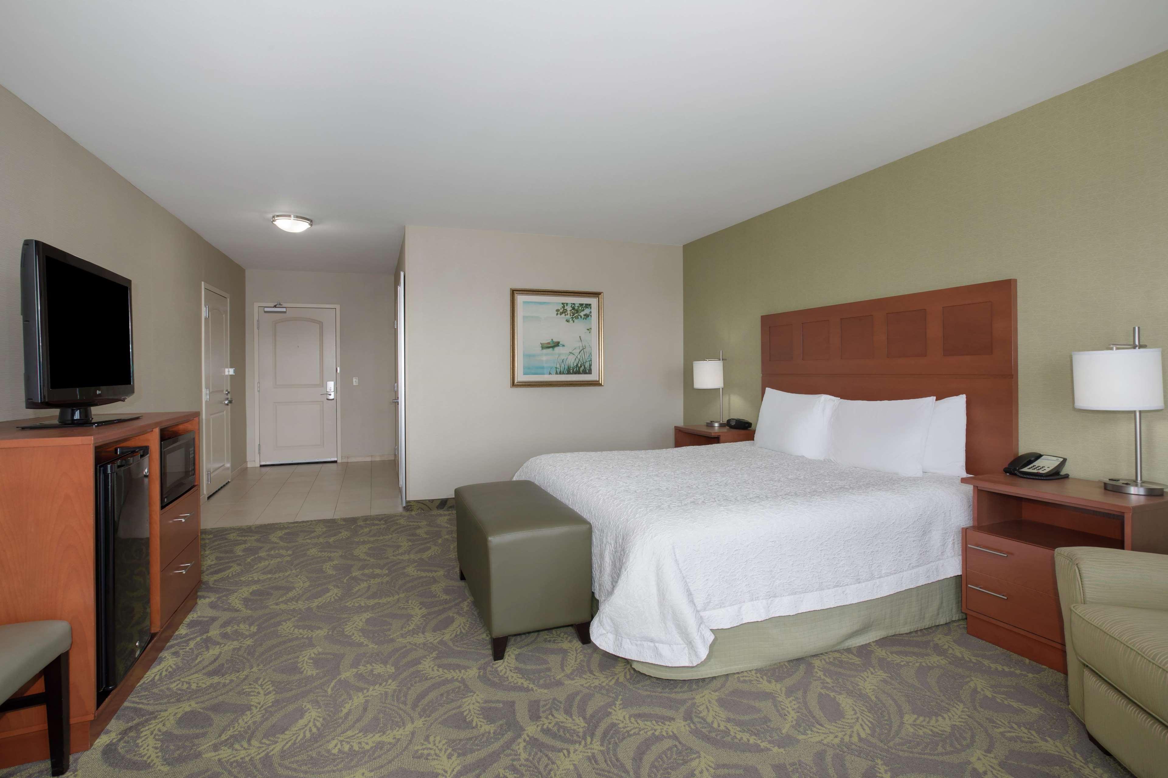 Hampton Inn & Suites Astoria Exterior photo